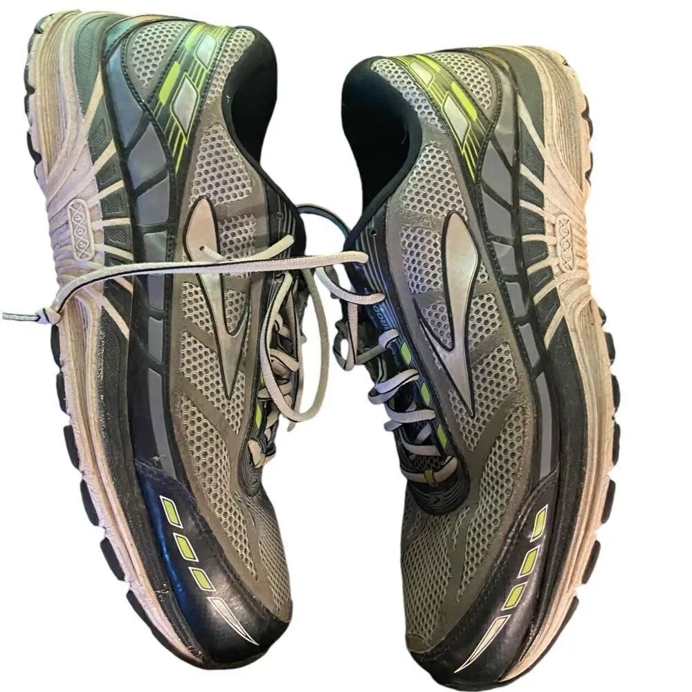 Brooks Dyad 8 size 14 great condition stable, durable support great deal